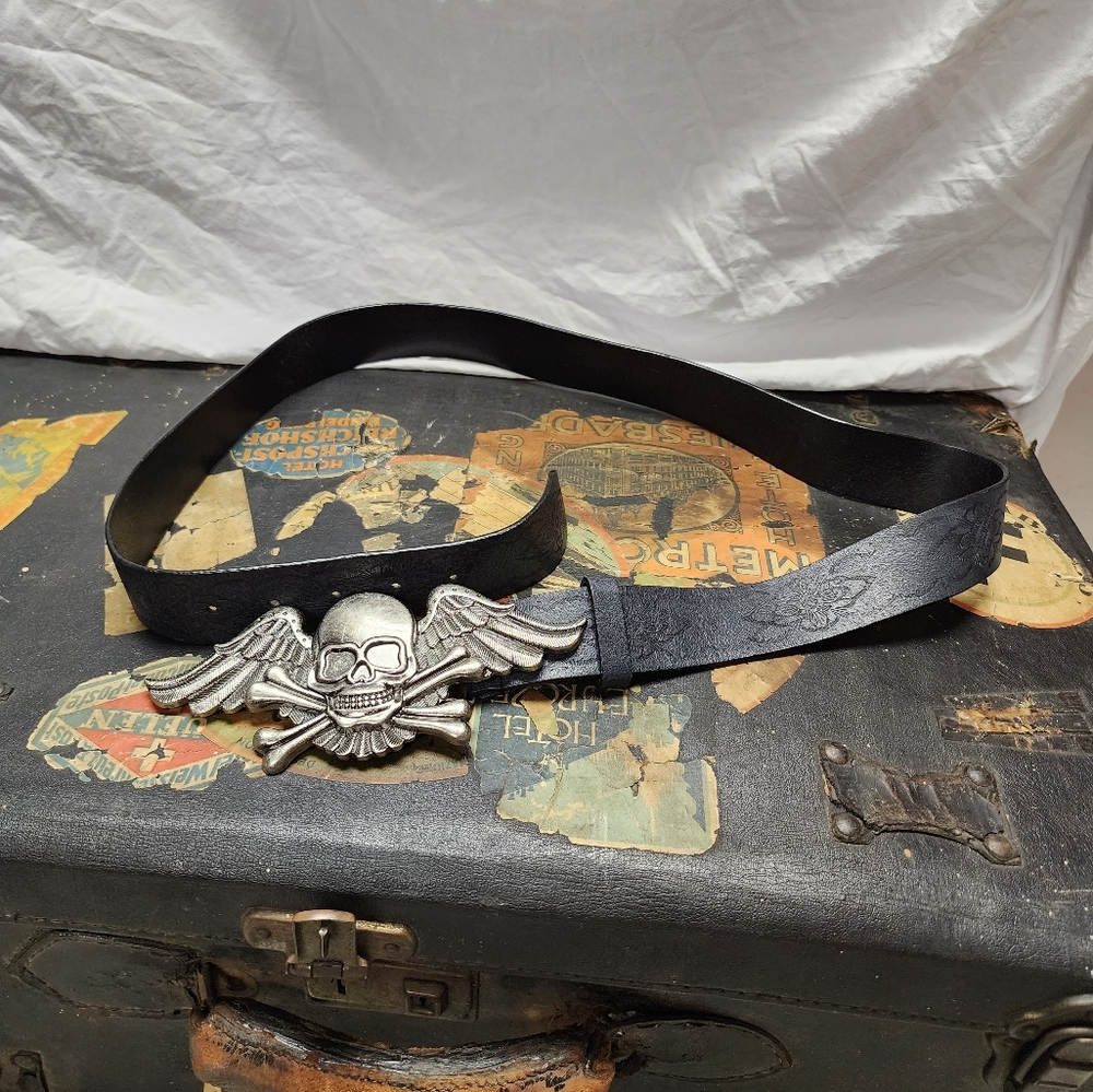 Nine West Skull Buckle Leather Belt